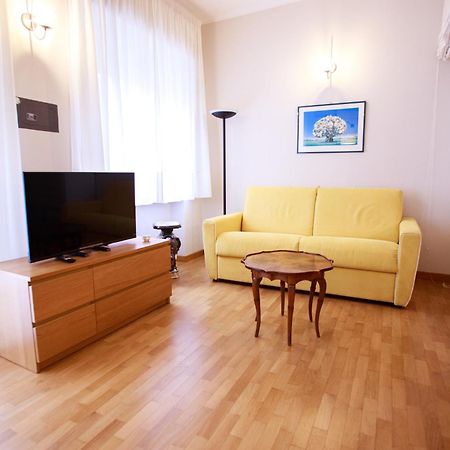 Ferienwohnung Sofia House With Private Parking Genua Exterior foto